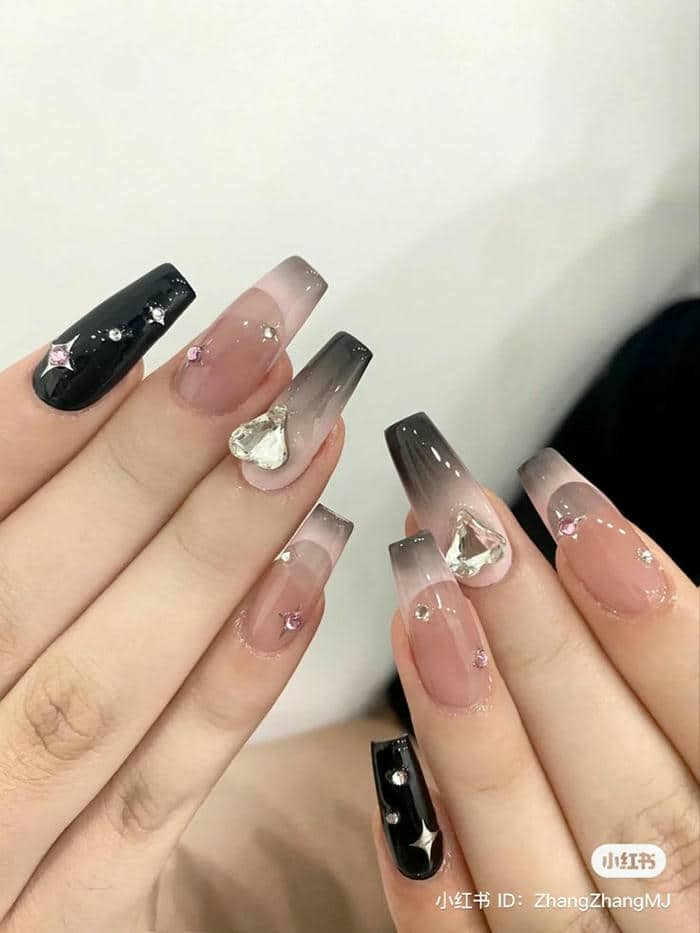 mẫu nail đen hồng