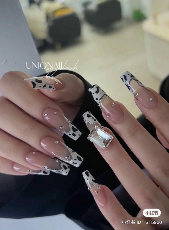 nail đen vẽ ngôi sao đẹp