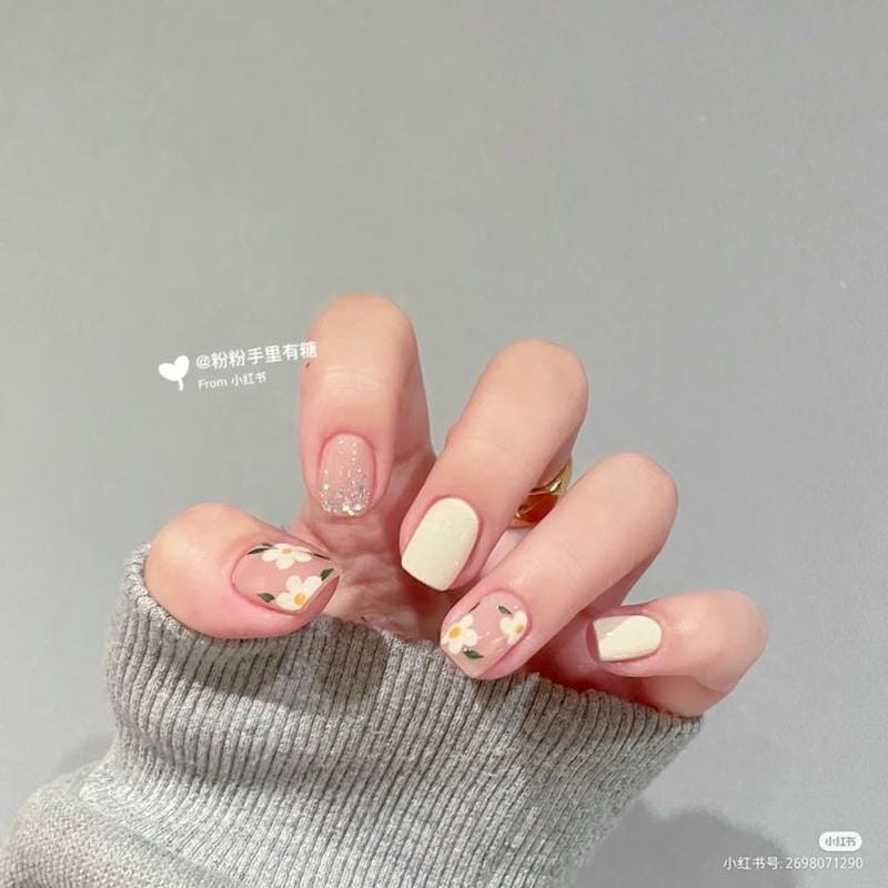 nail tráng sữa đơn giản cho móng ngắn