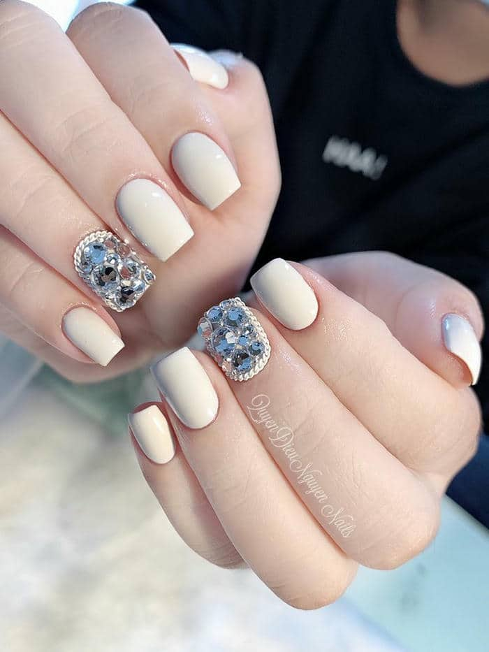 nail móng ngắn đính đá