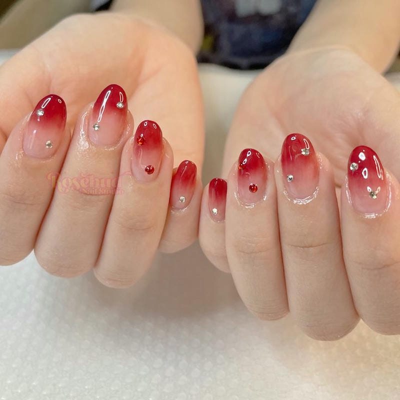 mẫu nail tay màu đỏ