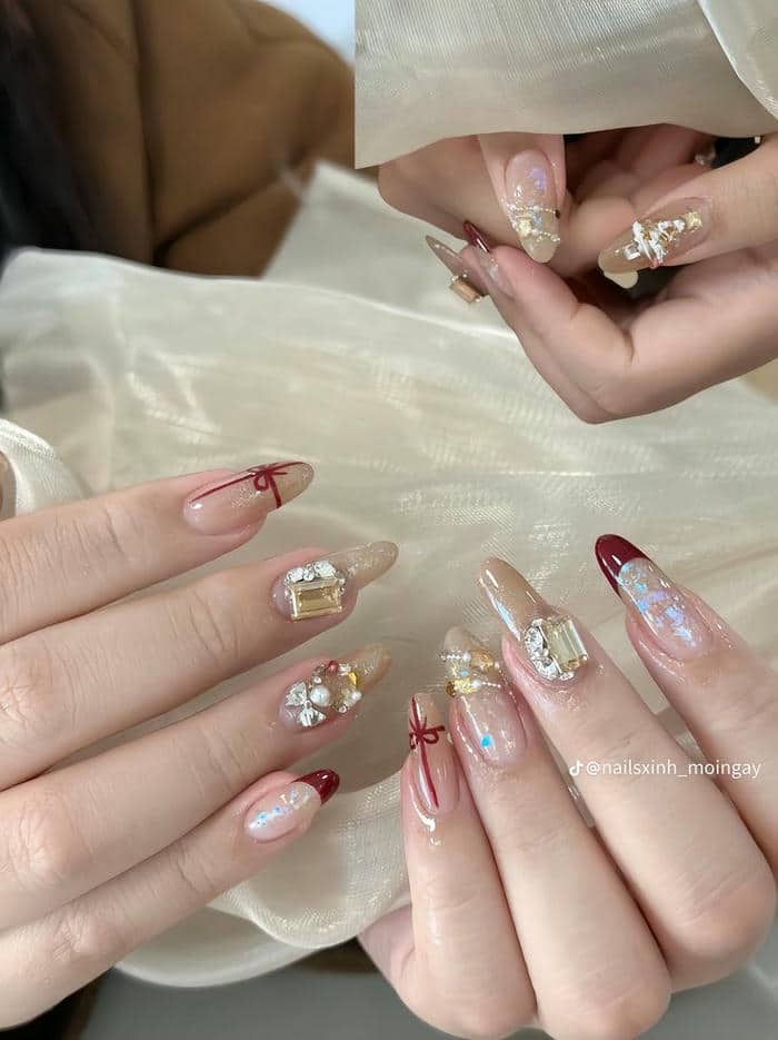 mẫu nail đính đá đơn giản mà đẹp