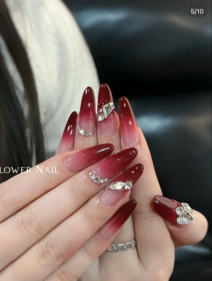 mẫu nail đơn giản sang trọng màu đỏ