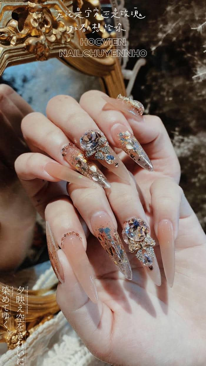 nail nhọn đín đá đẹp