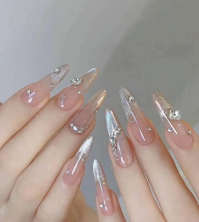 nail đính đá nhẹ nhàng