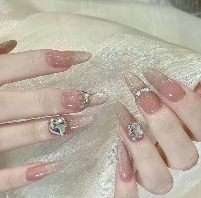 mẫu nail đính đá đẹp đơn giản