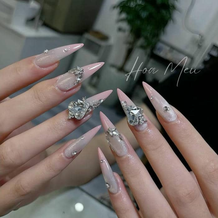 nail nhọn tone nâu sáng tay