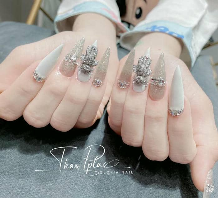 nail nhọn đỏ nổi bật