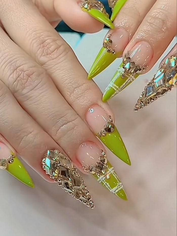 nail nhọn trắng