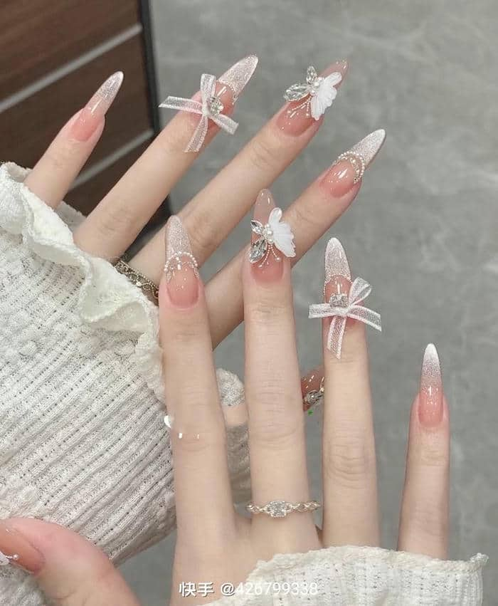 nail nhọn đen trắng cá tính