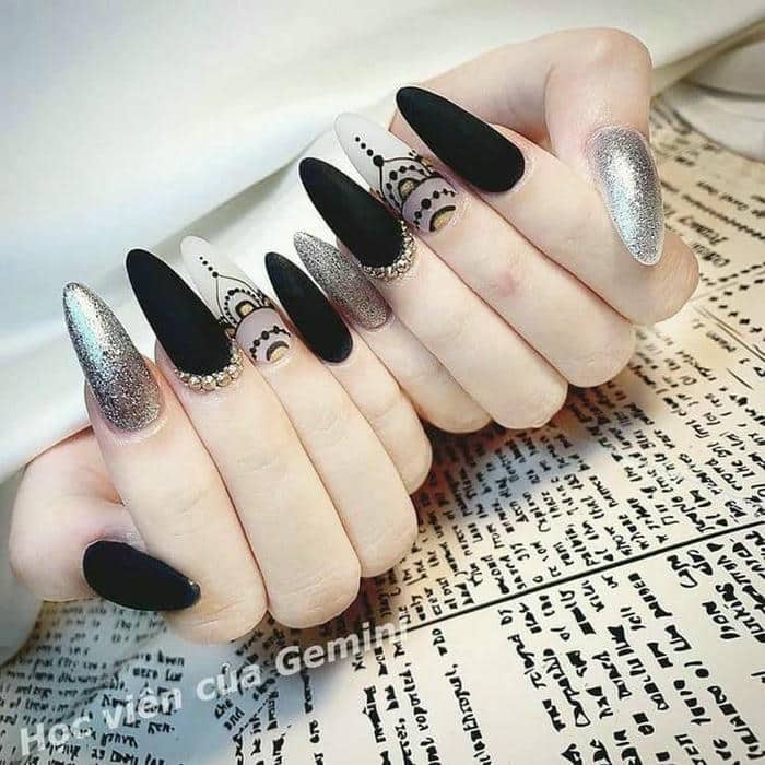 những mẫu nail màu đen đẹp nhất