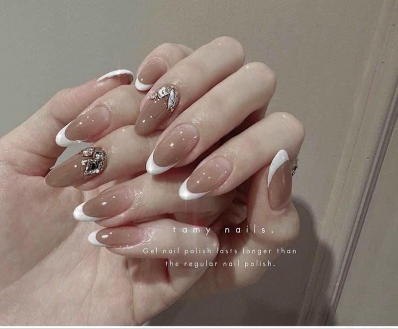 nail cô dâu màu trắng đơn giản