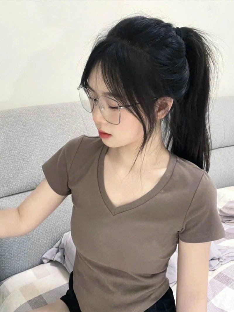 gái xinh đeo mắt kính