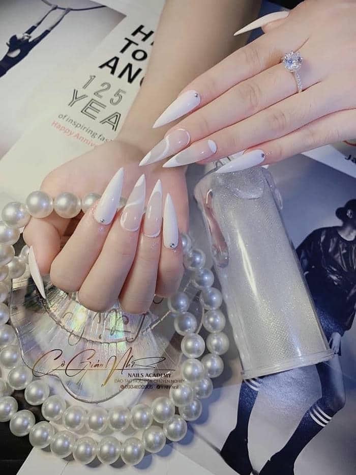 mẫu nail nhọn đẹp cho tết