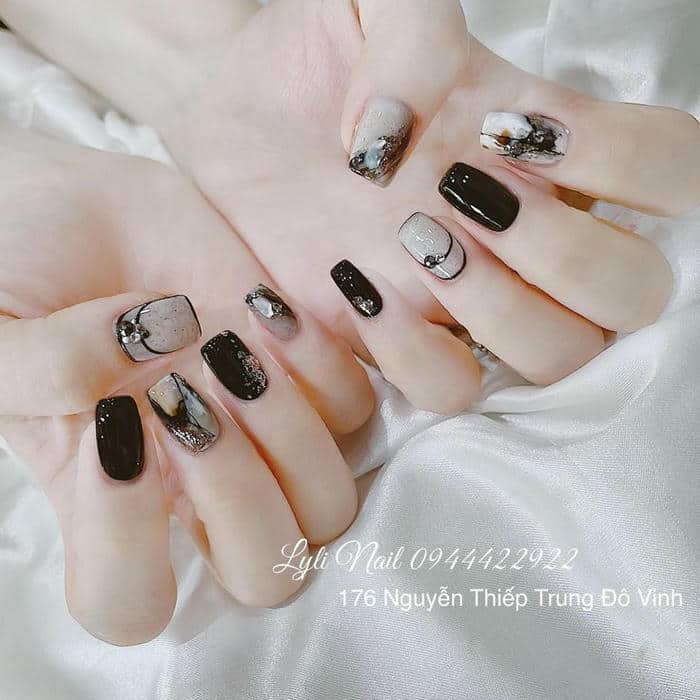 nail đen trắng cá tính