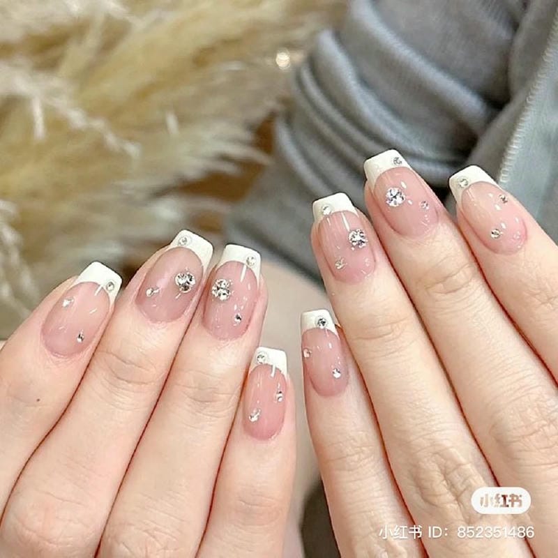 mẫu nail đơn giản sang trọng