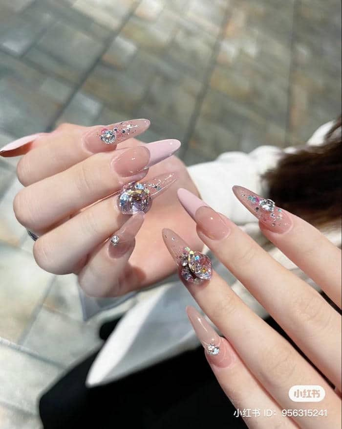 Nail hồng thạch