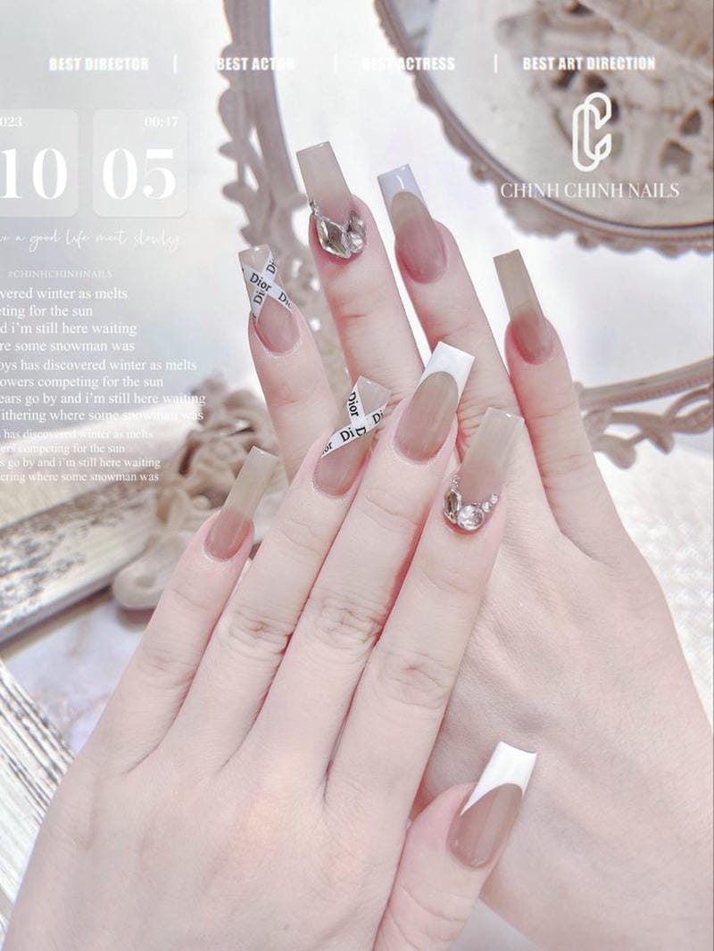 nail đính đá đơn giản