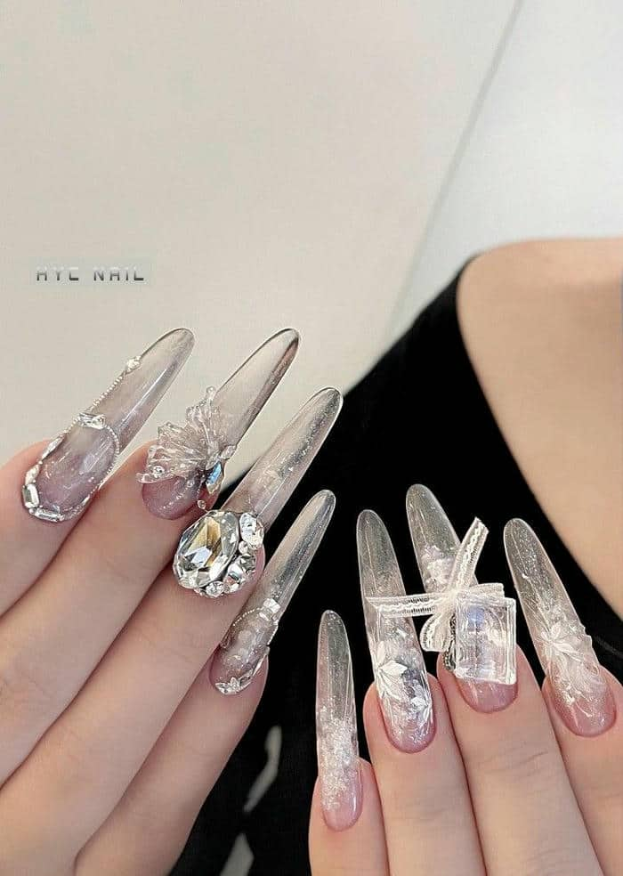 mẫu nail đính đá nhẹ nhàng