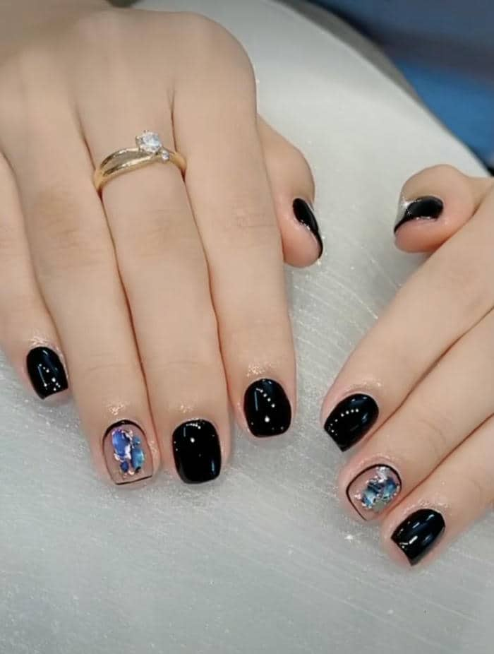 nail trắng đen đơn giản (2)