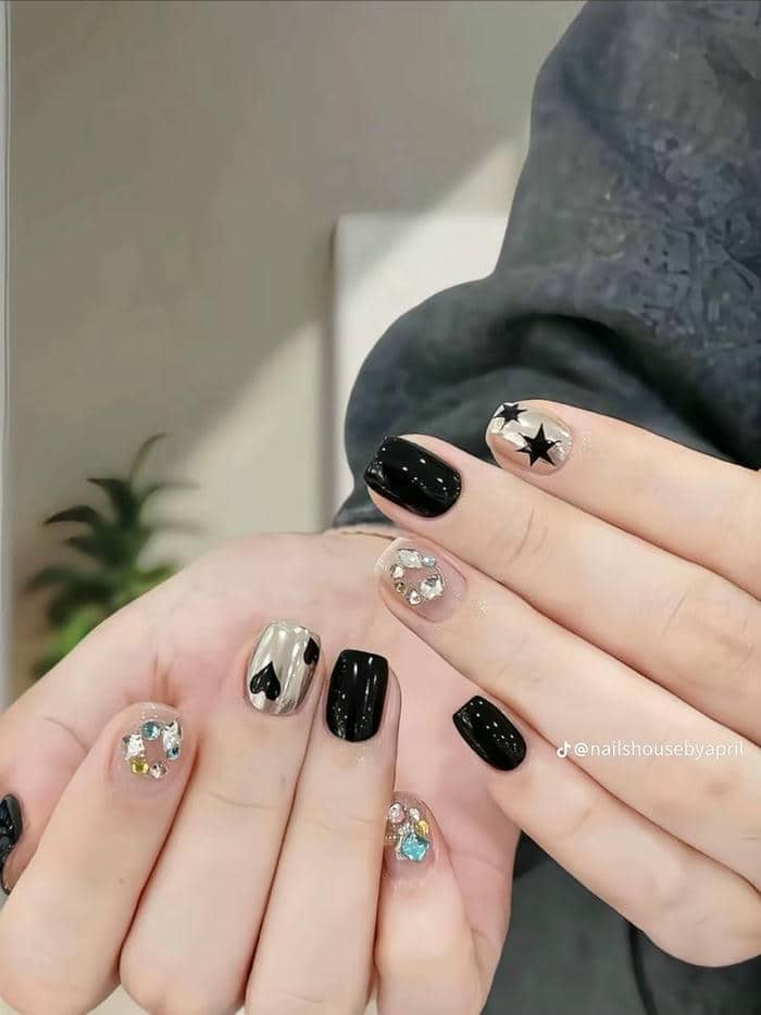 mẫu nail đen trắng cá tính