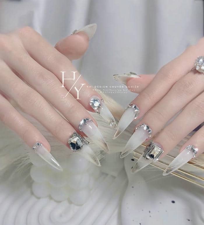 mẫu nail đính đá