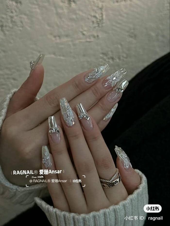 nail tráng gương đính đá