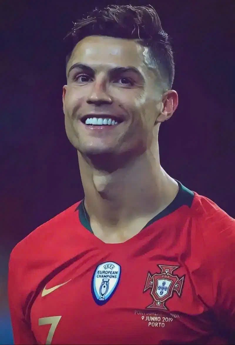 hình ronaldo đẹp